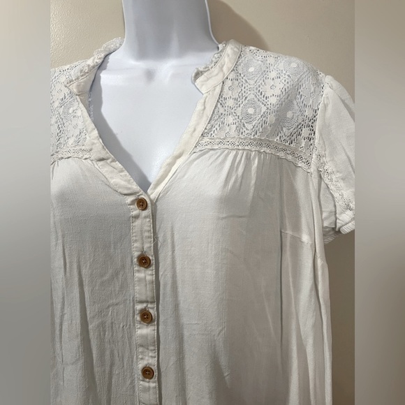 Torrid Button-Front Lace Inset Top - Picture 5 of 6